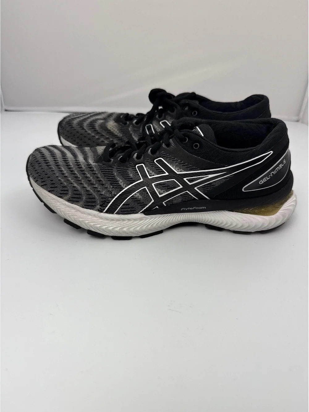 ASICS GEL-Nimbus 22 Women's 7.5 Black White Running Shoes 1012A587
